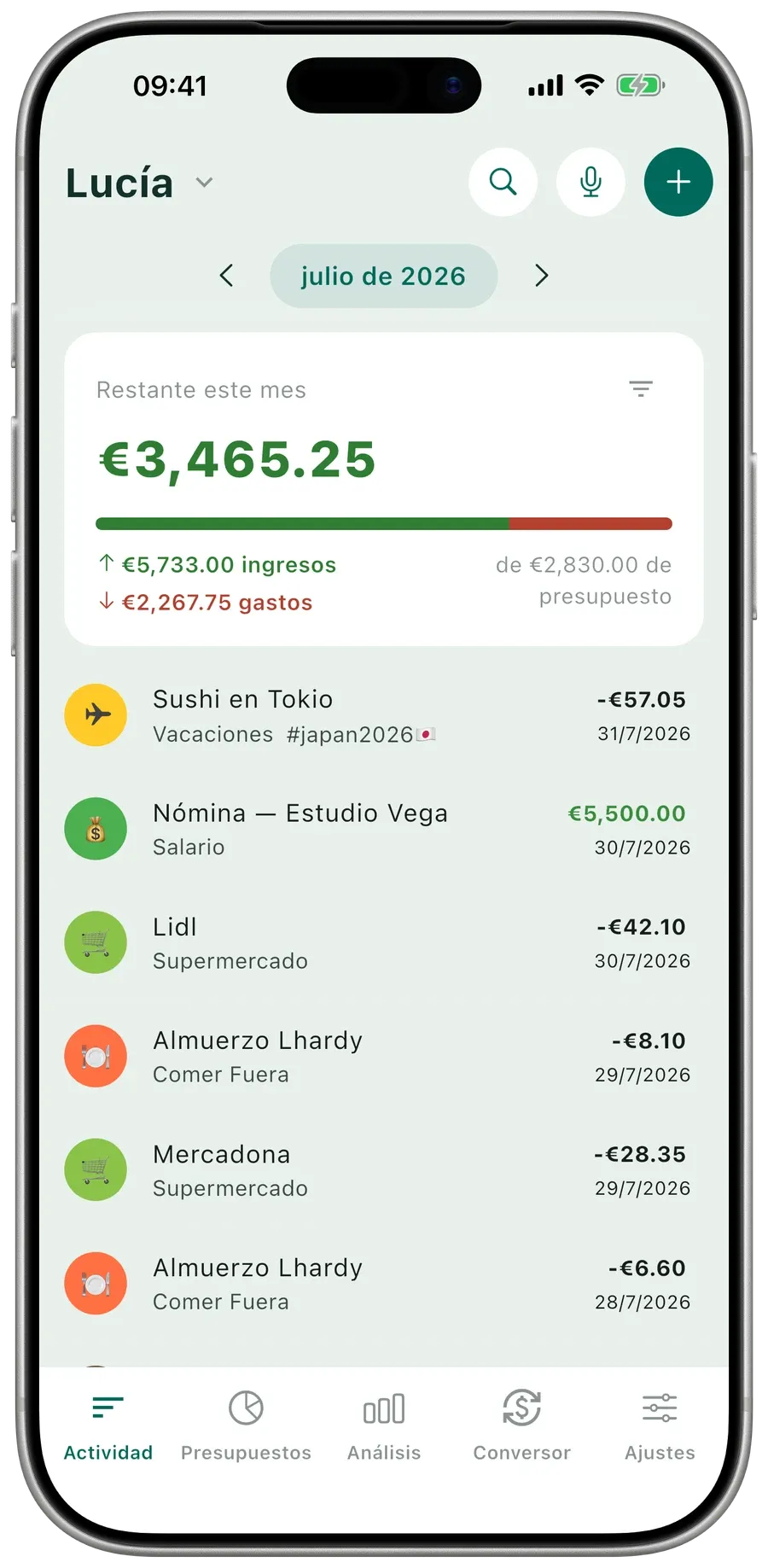 Pantalla de actividad de Expense Hunter con el saldo restante de este mes, ingresos y gastos, y una lista de transacciones categorizadas